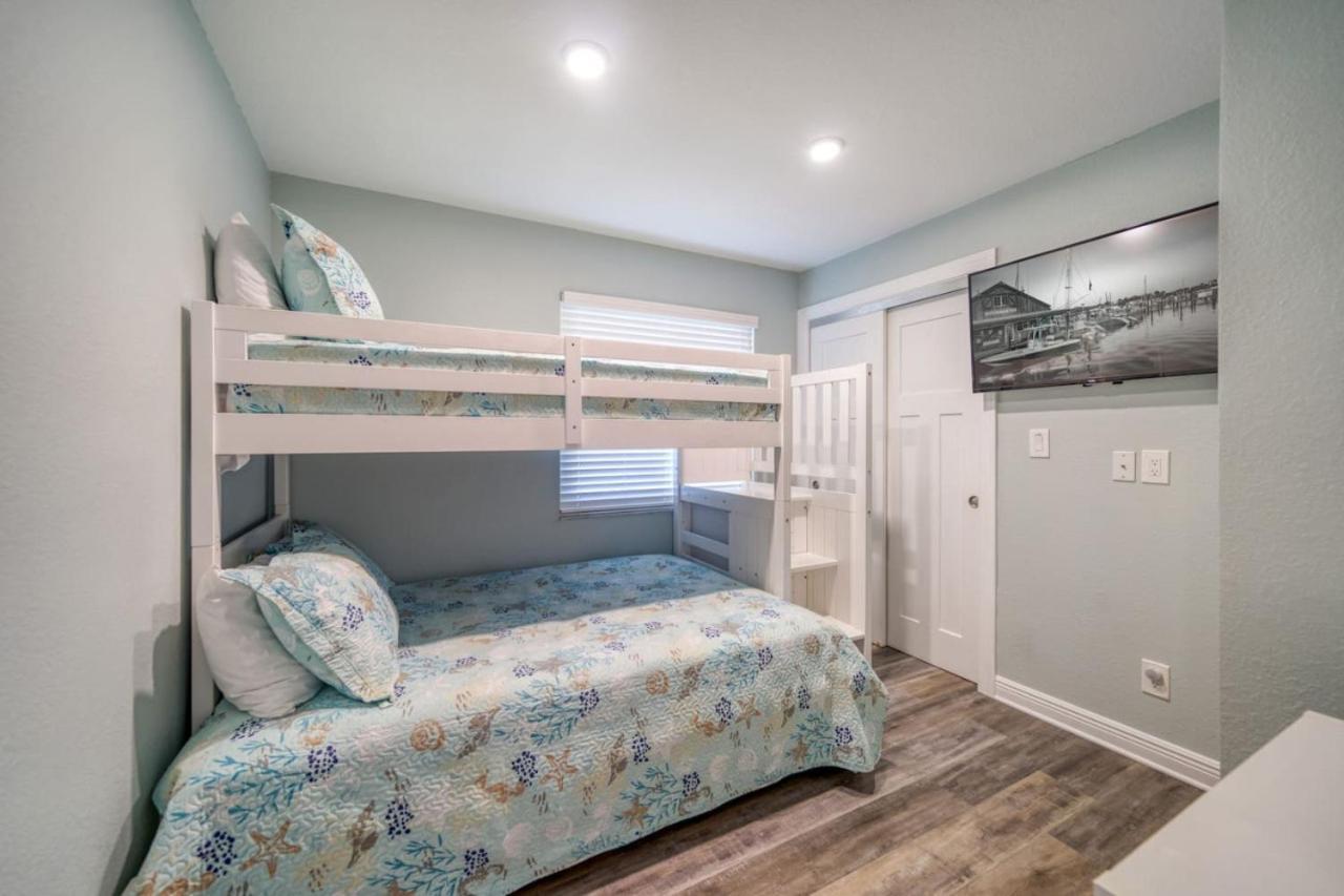 Four Shores Unit 3 Gulf Condo Direct Gulf With Pool And Spa Clearwater Beach Exterior photo