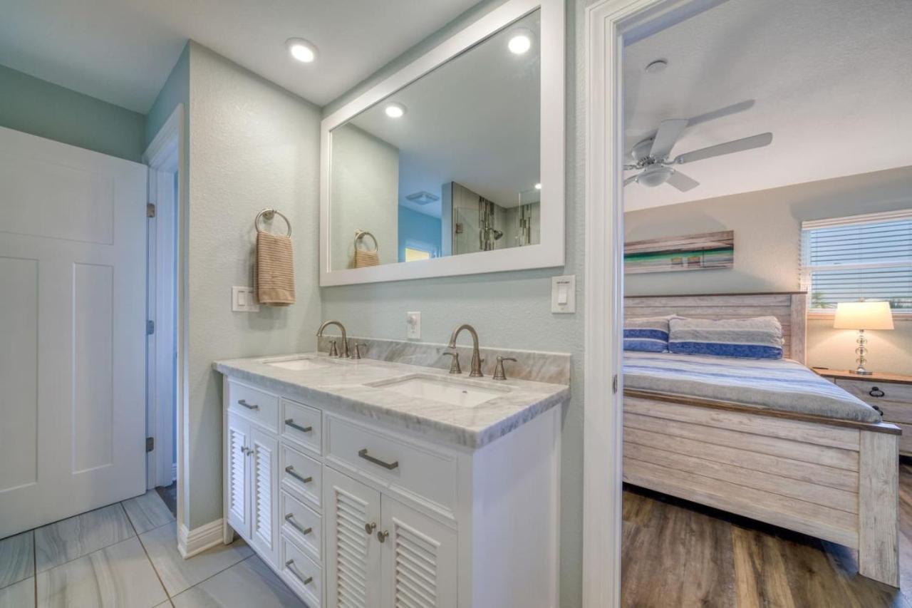 Four Shores Unit 3 Gulf Condo Direct Gulf With Pool And Spa Clearwater Beach Exterior photo